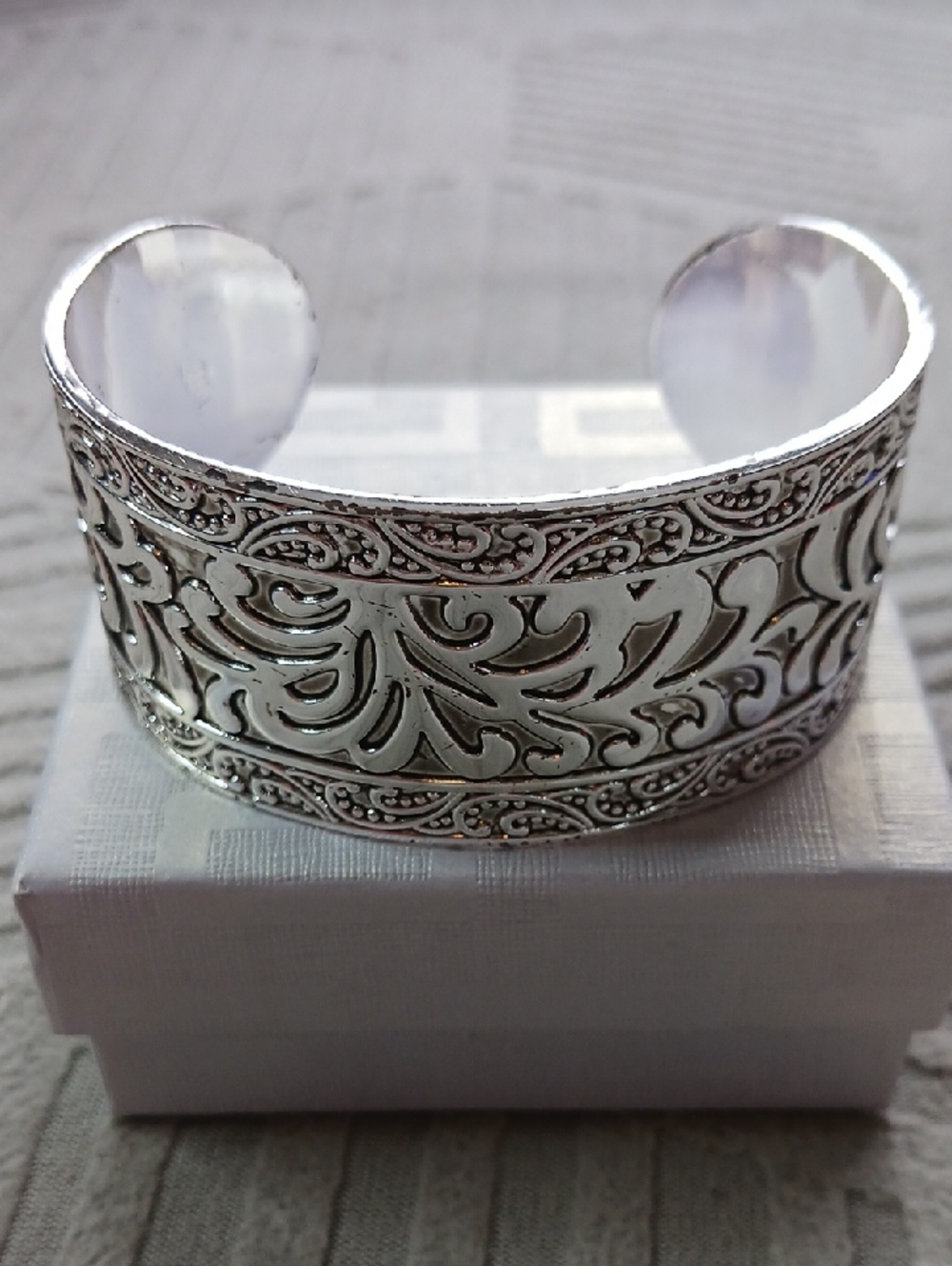 LIKE NEW Elegant Silver Engraved Filigree Cuff Bracelet